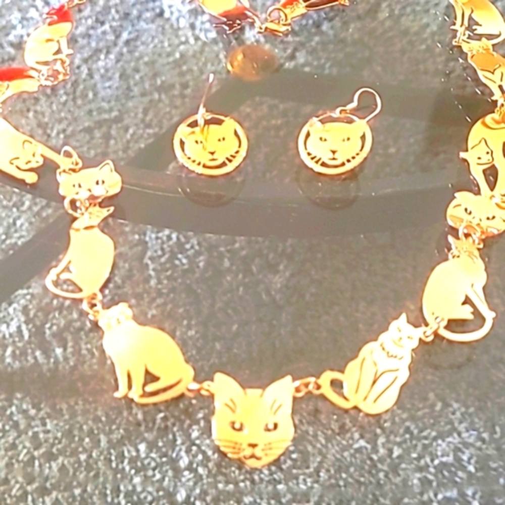 Vintage Wild Bryde Gold Tone Cat Necklace and earrings  New beutiful gold tone